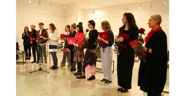 26 września w Filharmonii Kaszubskiej w Wejherowie twórcy i odbiorcy sztuki spotkali się na uroczystym finale IV Ogólnopolskiego Biennale Małej Formy Ceramicznej. Podczas wydarzenia ogłoszono laureatów trzech kategorii konkursowych oraz zdobywcę Grand Prix.